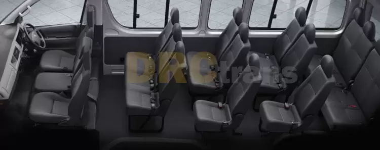Cabin Toyota HiAce Commuter yang luas dengan jumlah 16 kursi penumpang
